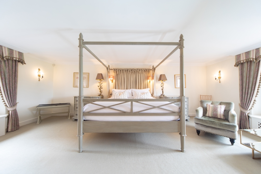 Four Poster BedBook a room